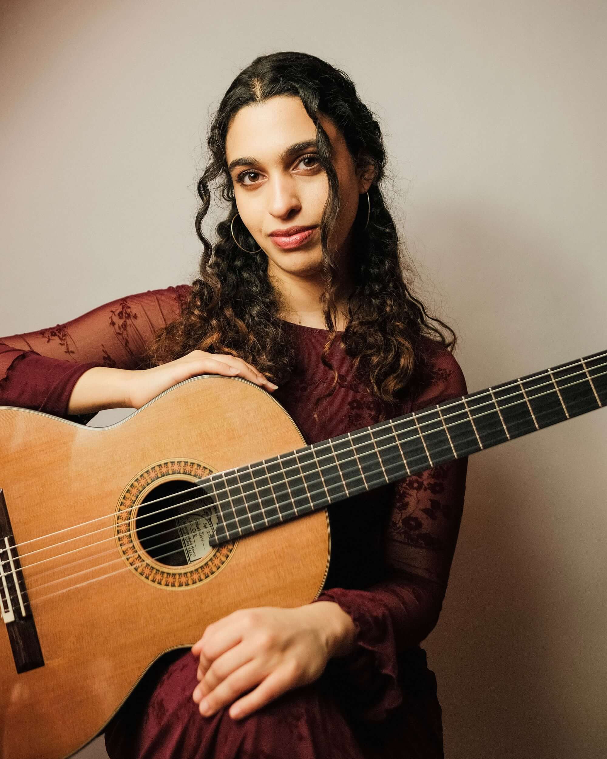 Yiolanda Loizou with guitar