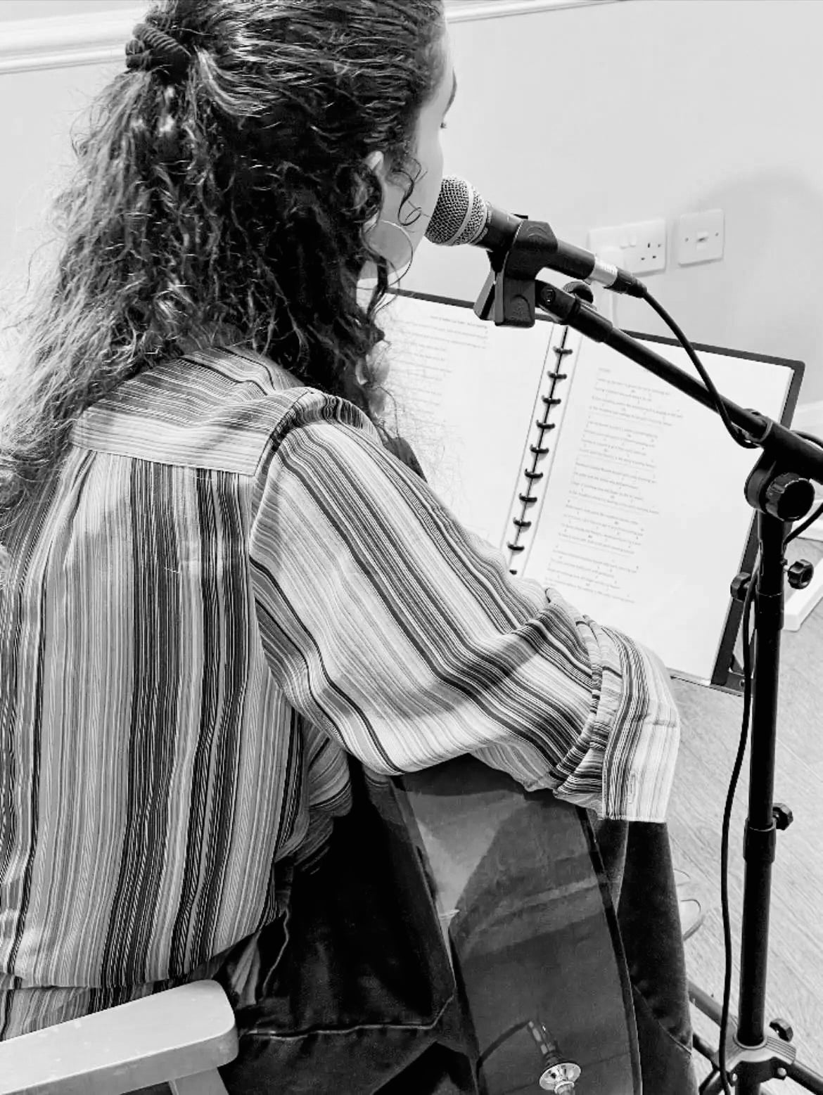 Yiolanda performing 8