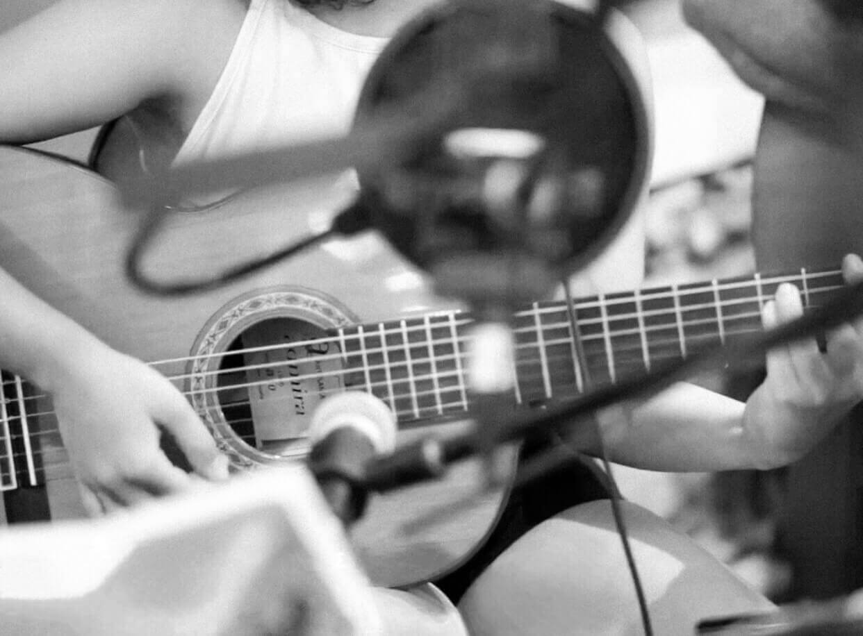 Yiolanda performing 9