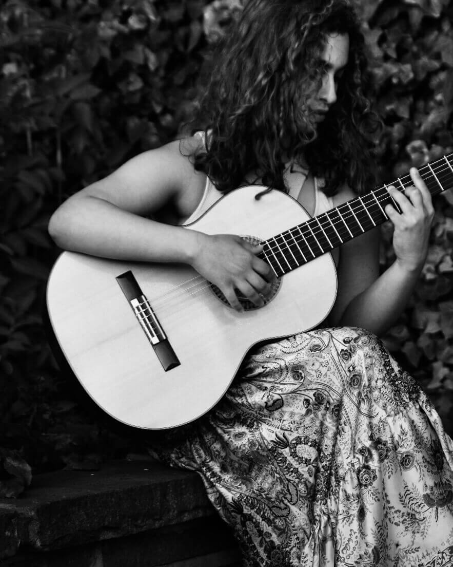 Yiolanda performing 6